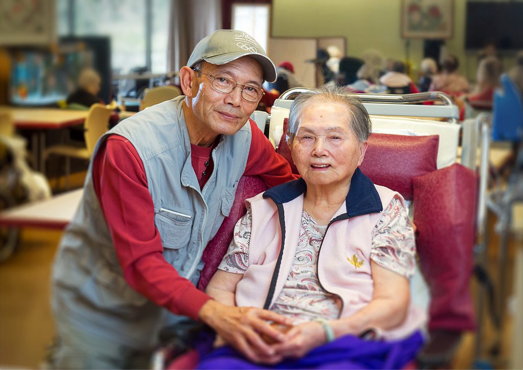 Image of Wayne Yan and his mother